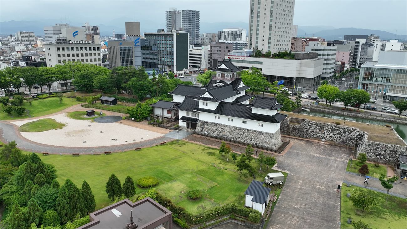 富山城址公園の空撮